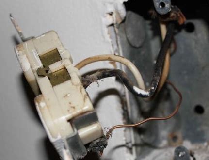 electrical box humming noise dangerous|electrical humming light fix.